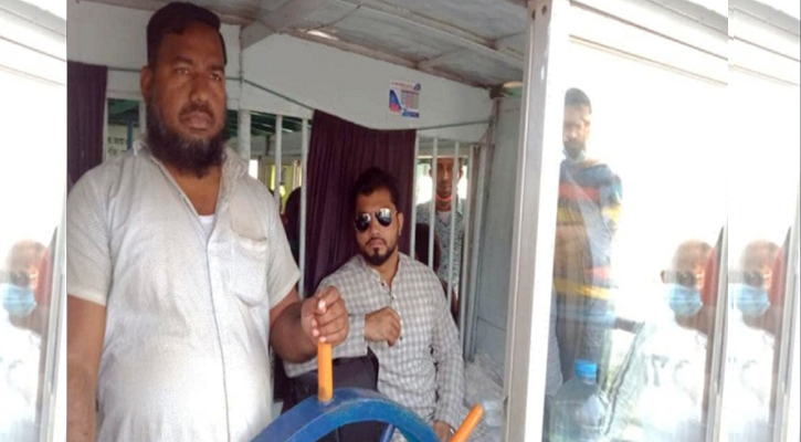 ইশরাকের গাড়িবহর দেখেই মাওয়া ফেরি বন্ধ, লঞ্চে নদী পার